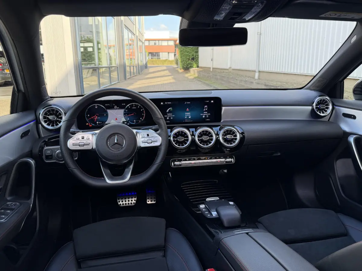 180 Premium AMG Line | Pano-Dak/Sfeerverlichting/Camera/18-inch