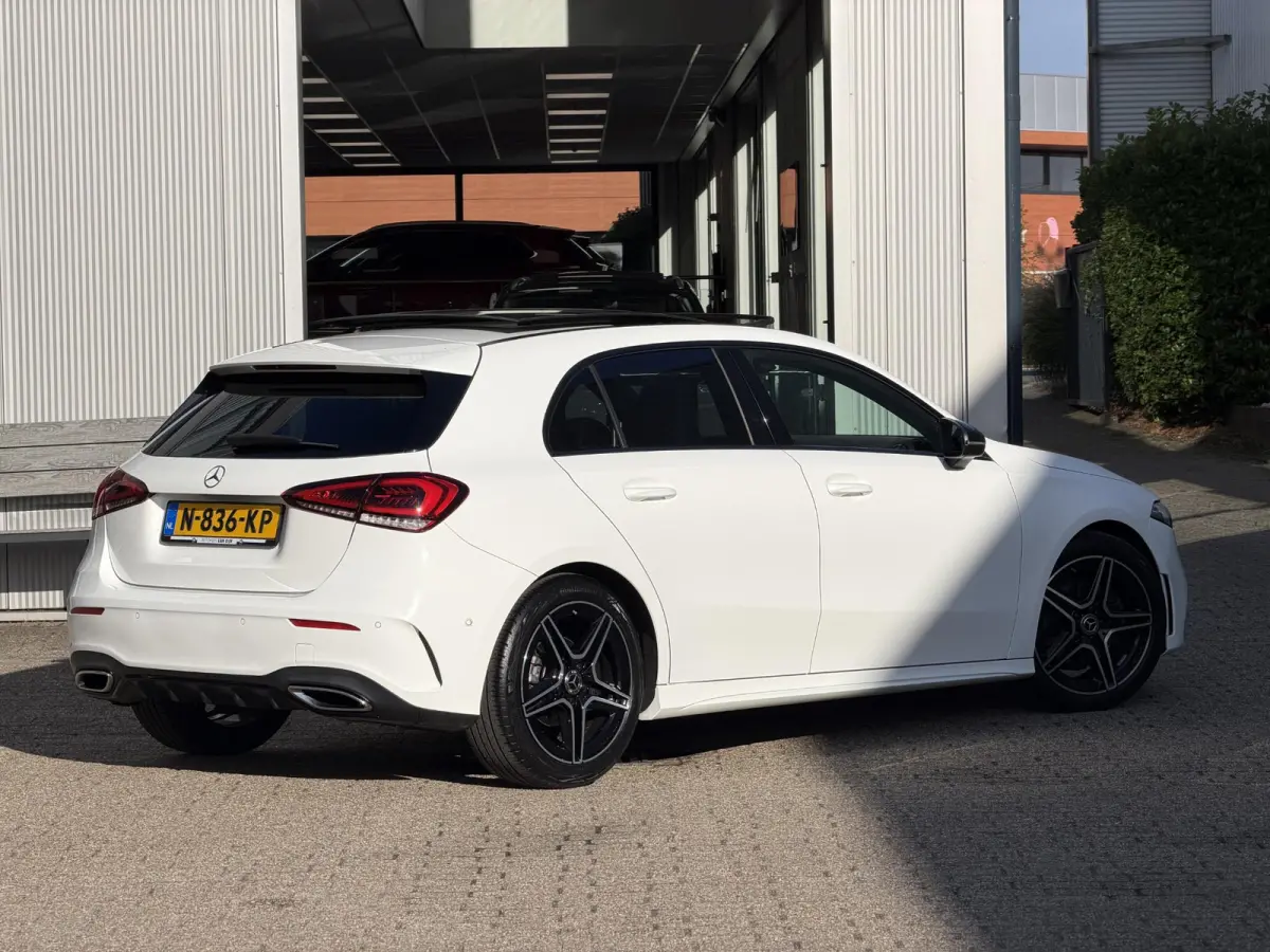 180 Premium AMG Line | Pano-Dak/Sfeerverlichting/Camera/18-inch