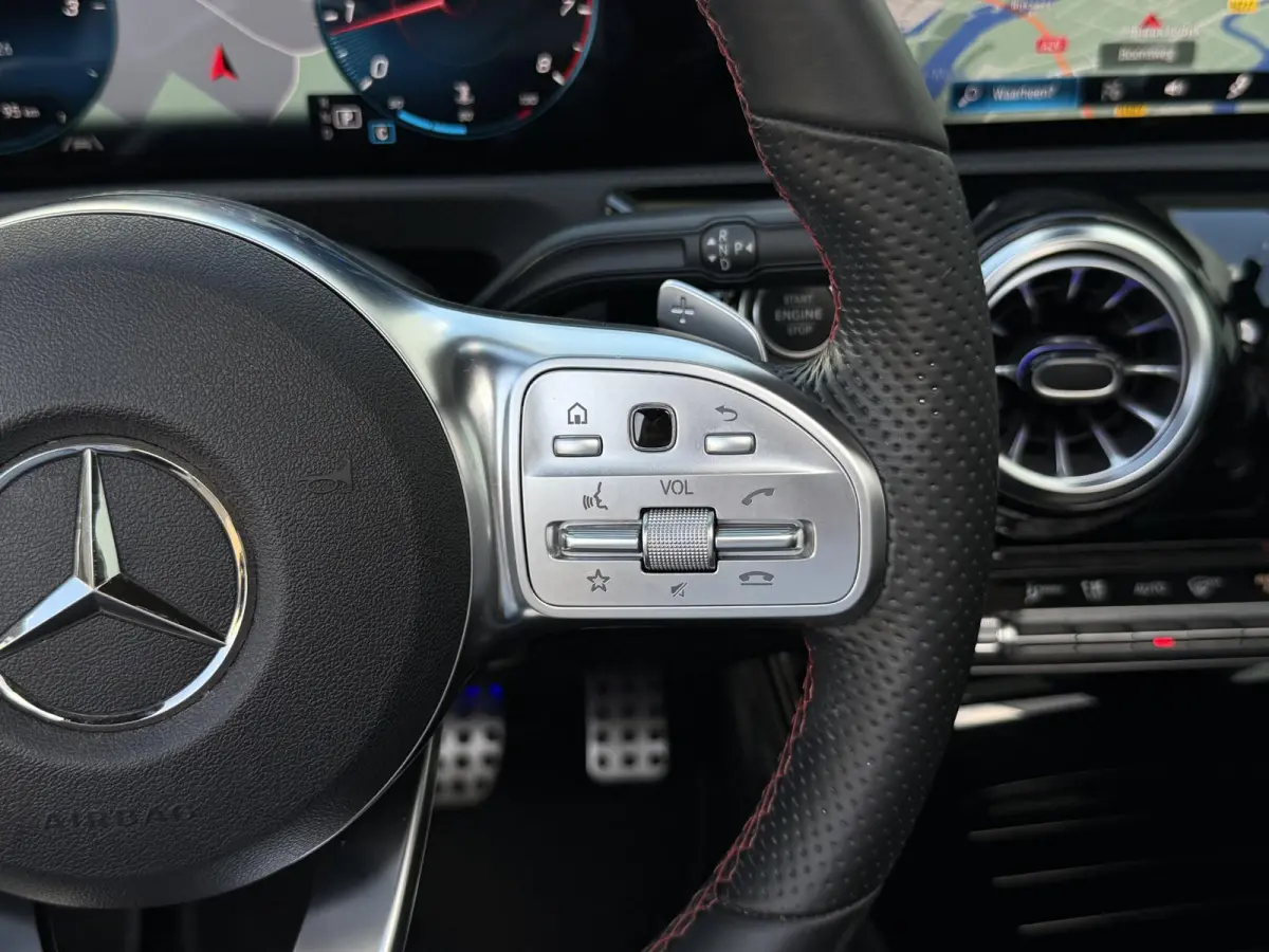 180 Premium AMG Line | Pano-Dak/Sfeerverlichting/Camera/18-inch