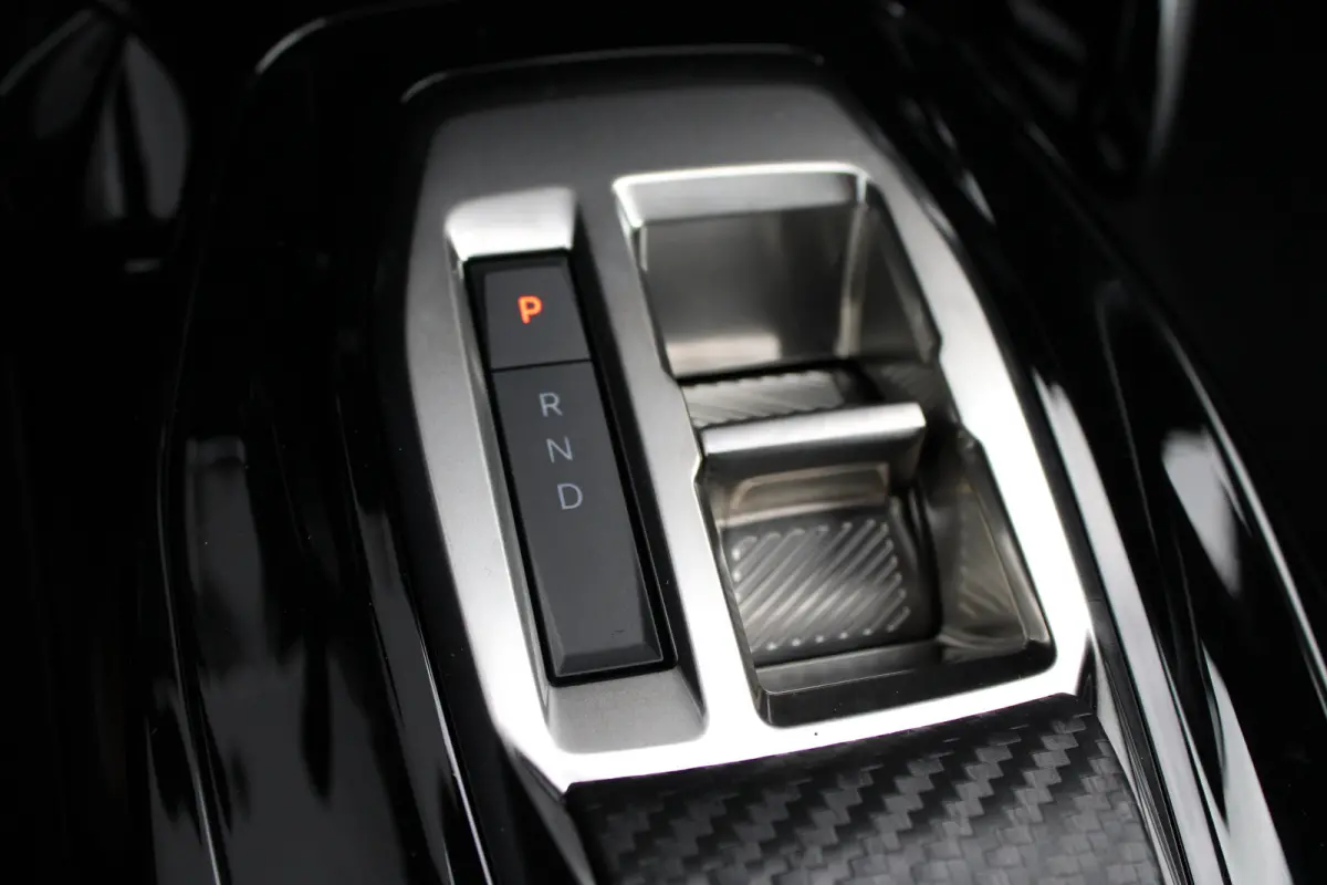GT, (2025-H0) | Active Safety Brake met camera en radar (automatisch noodremsysteem) met Distance Alert (waarschuwing dreigende aanrijding) | Advanced Active Safety Brake met camera en radar