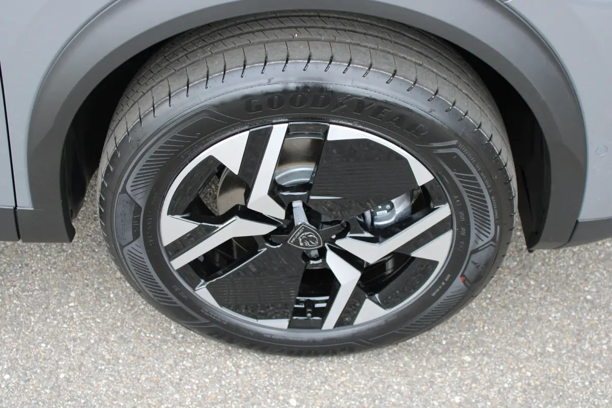 GT, (2025-H0) | Active Safety Brake met camera en radar (automatisch noodremsysteem) met Distance Alert (waarschuwing dreigende aanrijding) | Advanced Active Safety Brake met camera en radar