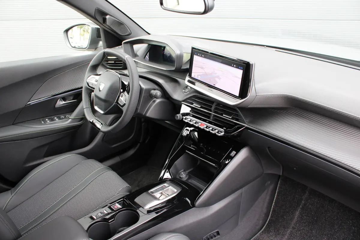 GT, (2025-H0) | Active Safety Brake met camera en radar (automatisch noodremsysteem) met Distance Alert (waarschuwing dreigende aanrijding) | Advanced Active Safety Brake met camera en radar