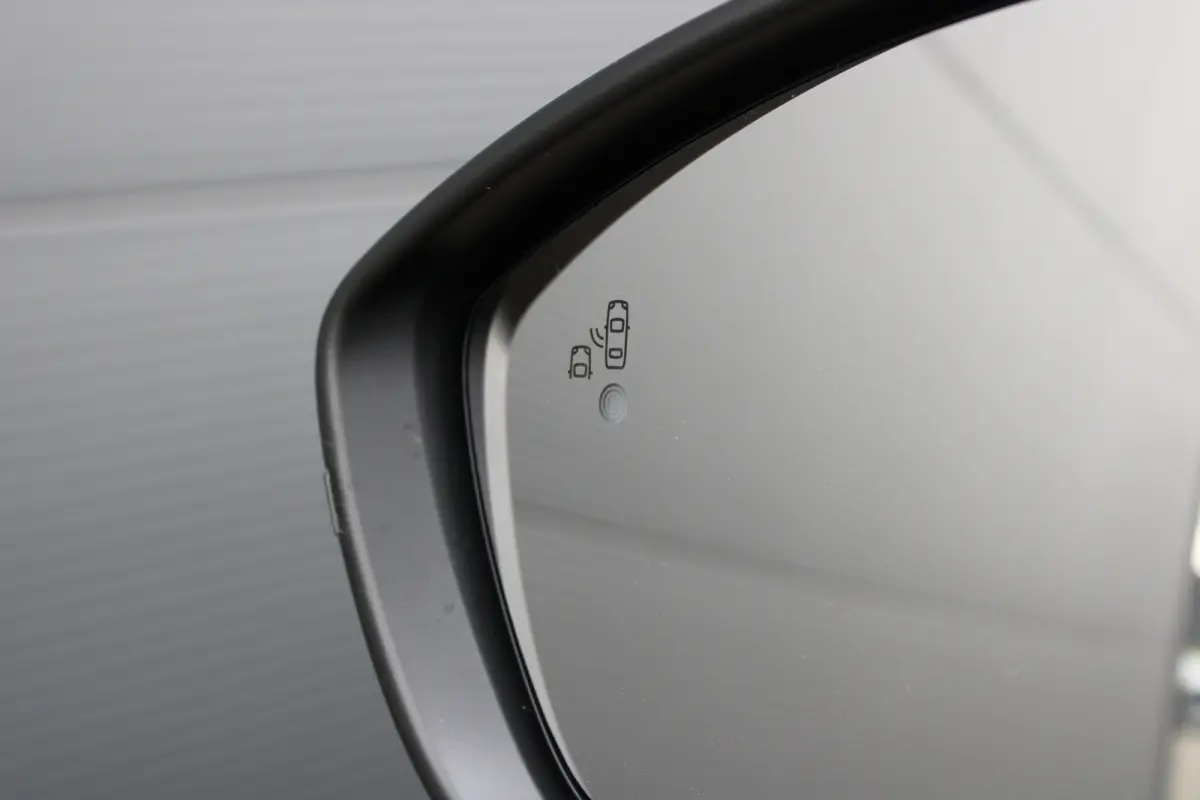 GT, (2025-H0) | Active Safety Brake met camera en radar (automatisch noodremsysteem) met Distance Alert (waarschuwing dreigende aanrijding) | Advanced Active Safety Brake met camera en radar