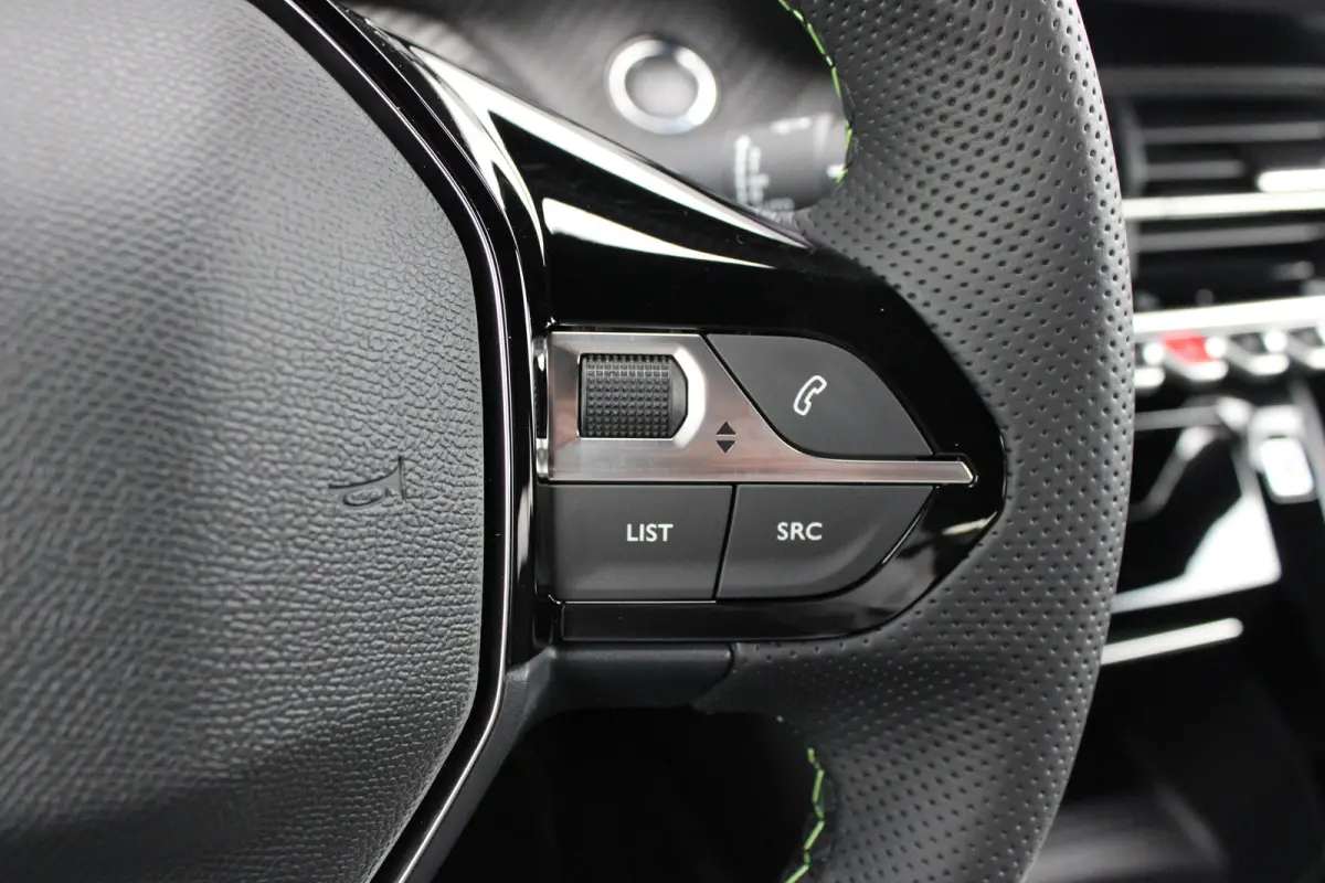 GT, (2025-H0) | Active Safety Brake met camera en radar (automatisch noodremsysteem) met Distance Alert (waarschuwing dreigende aanrijding) | Advanced Active Safety Brake met camera en radar