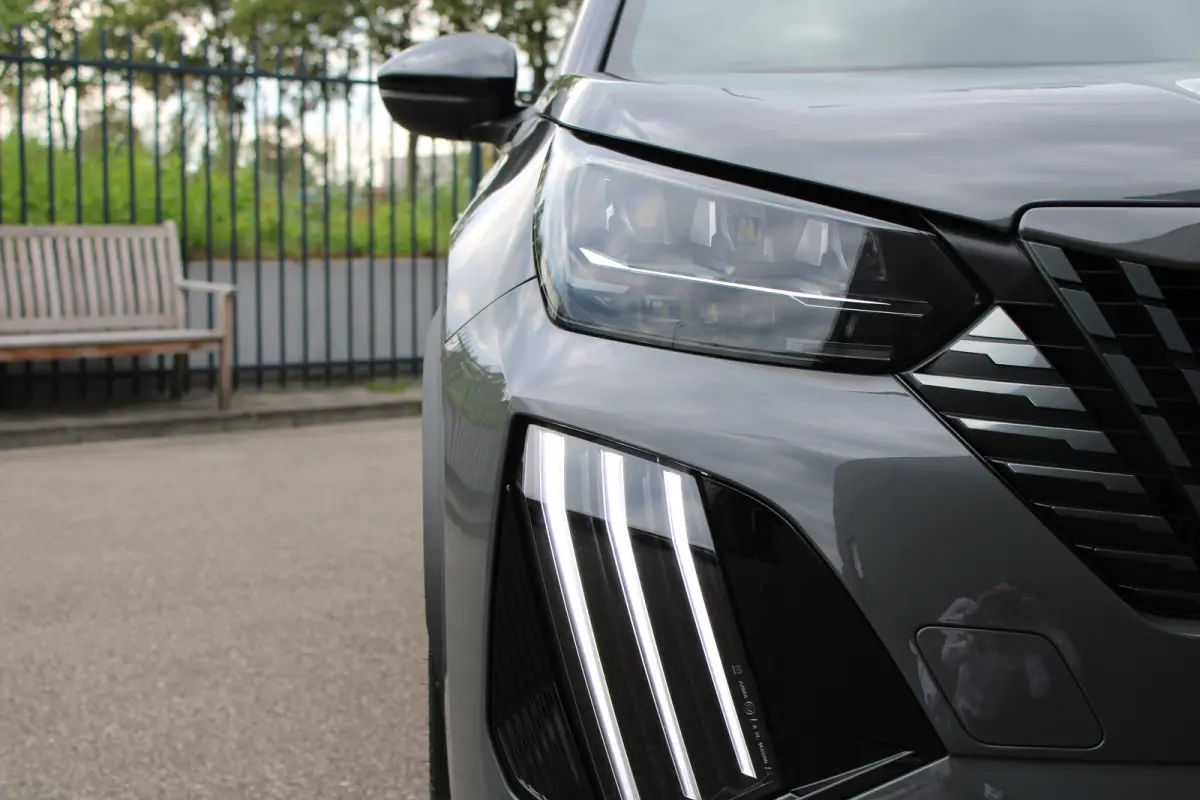 GT, (2025-H0) | Active Safety Brake met camera en radar (automatisch noodremsysteem) met Distance Alert (waarschuwing dreigende aanrijding) | Advanced Active Safety Brake met camera en radar