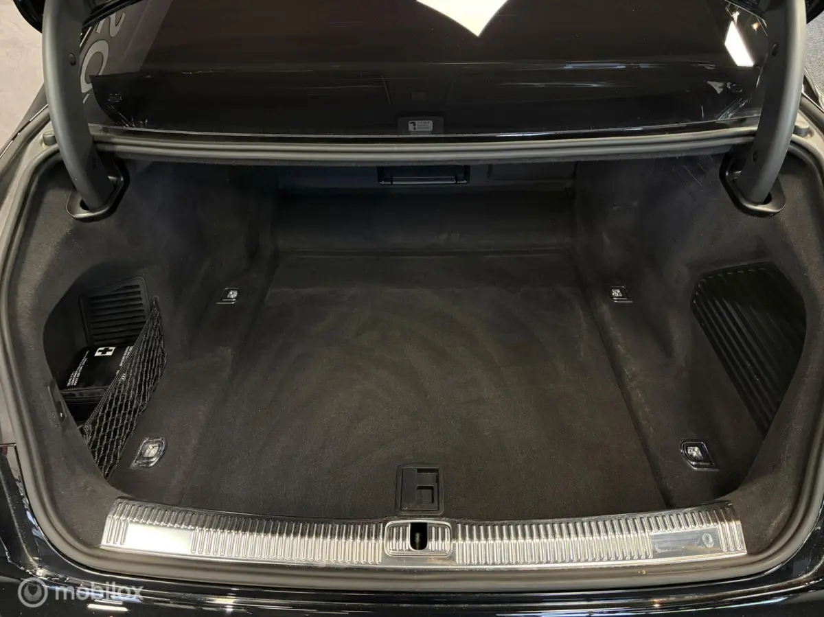 60 TFSI S-LINE 4WS / BLACK OPTIC+ / MATRIX / BOWERS & WILKINS / 21" / PANO / VALCONA / SFEER / STOELVERW. / STOELKOELING /