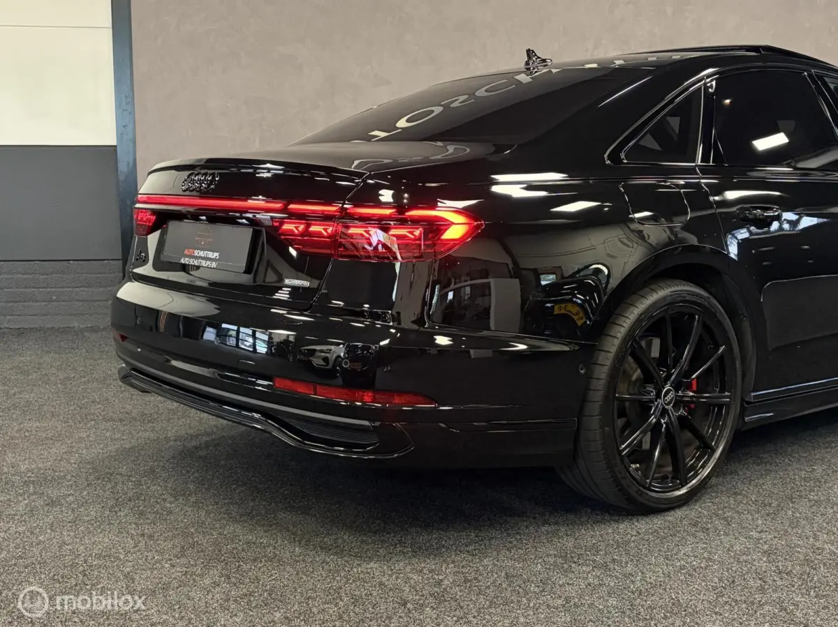 60 TFSI S-LINE 4WS / BLACK OPTIC+ / MATRIX / BOWERS & WILKINS / 21" / PANO / VALCONA / SFEER / STOELVERW. / STOELKOELING /