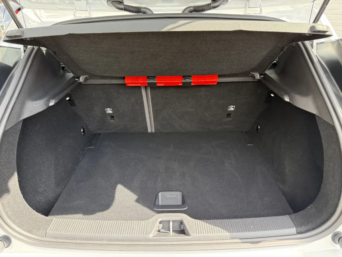 Single Motor Extended Range Core 69 kWh | ACC | Parelmoer | Camera | 18 inch
