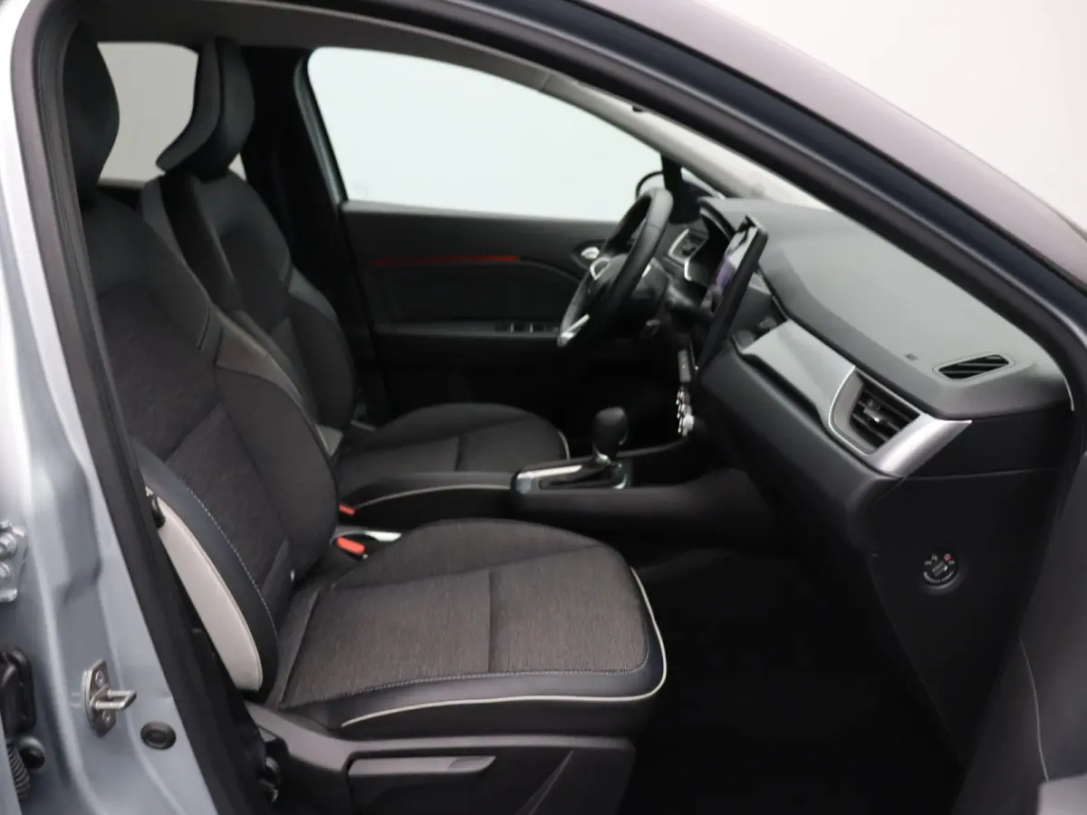 E-Tech Hybrid 145pk Techno | Grootscherm navigatie | Digitaal dashboard | Achteruitrijcamera | Parkeersensoren voor/achter |