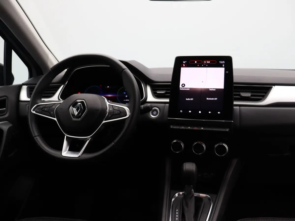 E-Tech Hybrid 145pk Techno | Grootscherm navigatie | Digitaal dashboard | Achteruitrijcamera | Parkeersensoren voor/achter |