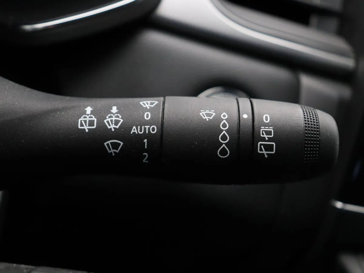 E-Tech Hybrid 145pk Techno | Grootscherm navigatie | Digitaal dashboard | Achteruitrijcamera | Parkeersensoren voor/achter |