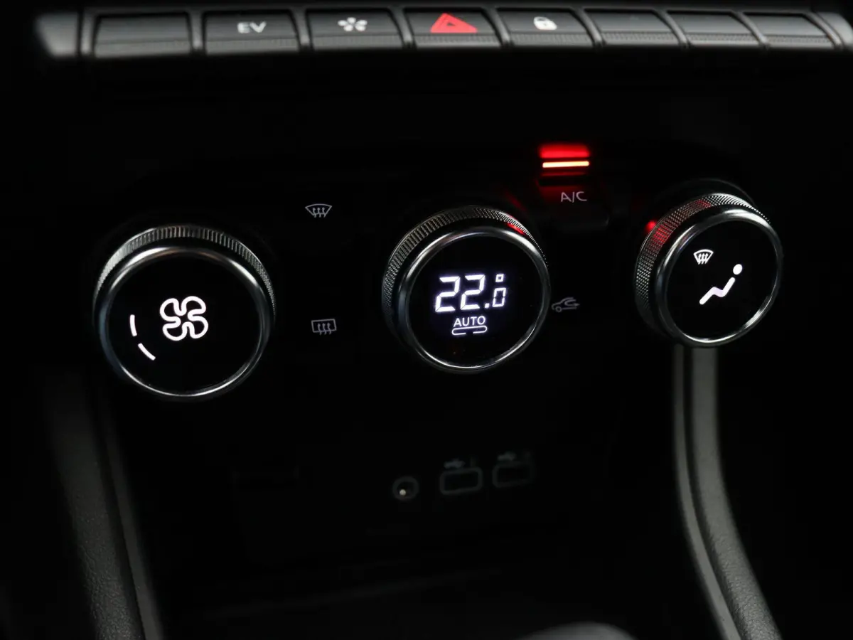 E-Tech Hybrid 145pk Techno | Grootscherm navigatie | Digitaal dashboard | Achteruitrijcamera | Parkeersensoren voor/achter |