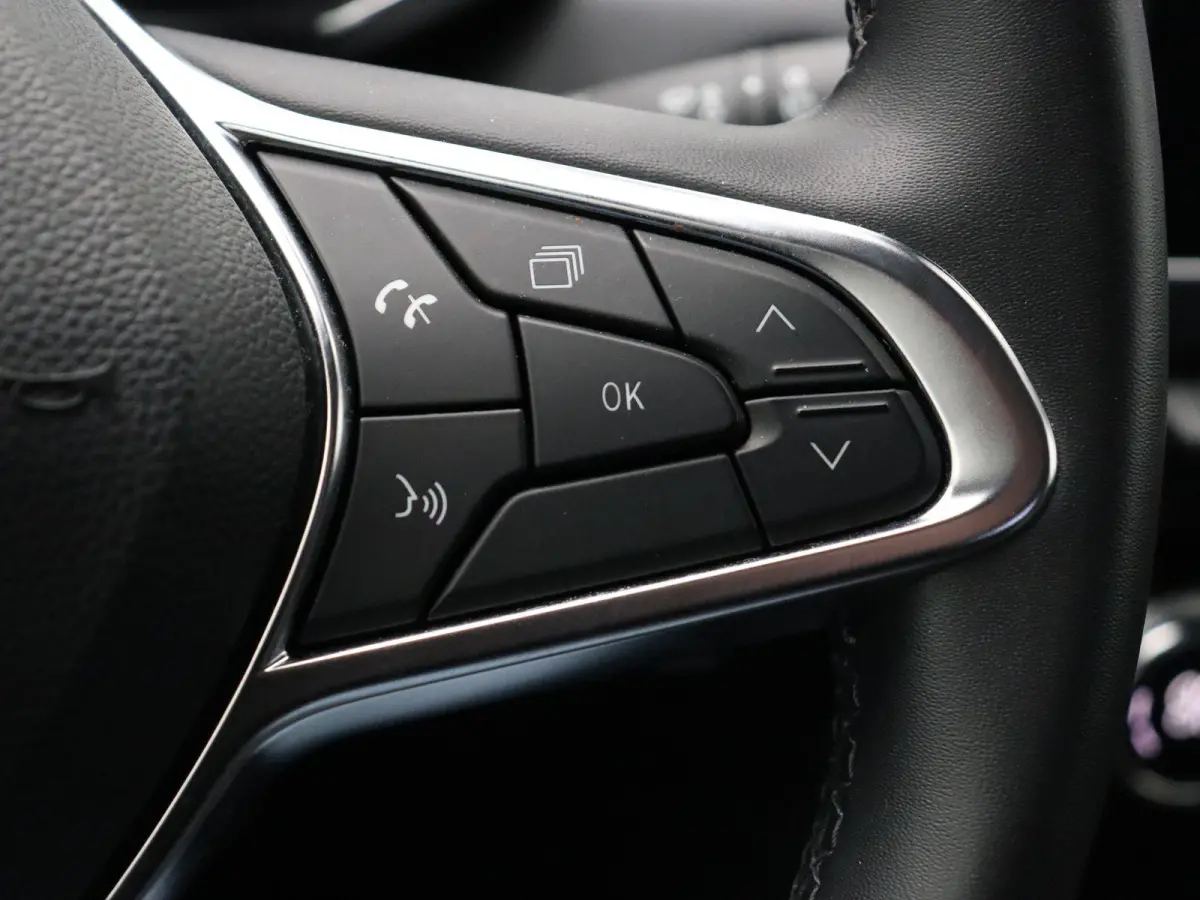 E-Tech Hybrid 145pk Techno | Grootscherm navigatie | Digitaal dashboard | Achteruitrijcamera | Parkeersensoren voor/achter |