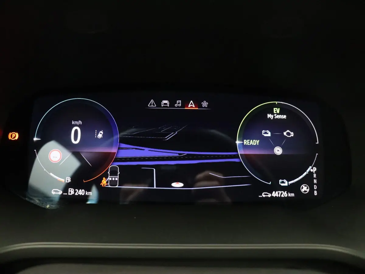 E-Tech Hybrid 145pk Techno | Grootscherm navigatie | Digitaal dashboard | Achteruitrijcamera | Parkeersensoren voor/achter |