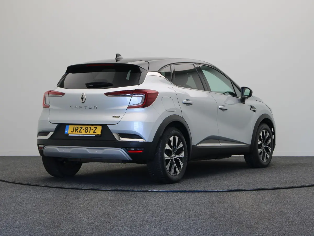 E-Tech Hybrid 145pk Techno | Grootscherm navigatie | Digitaal dashboard | Achteruitrijcamera | Parkeersensoren voor/achter |