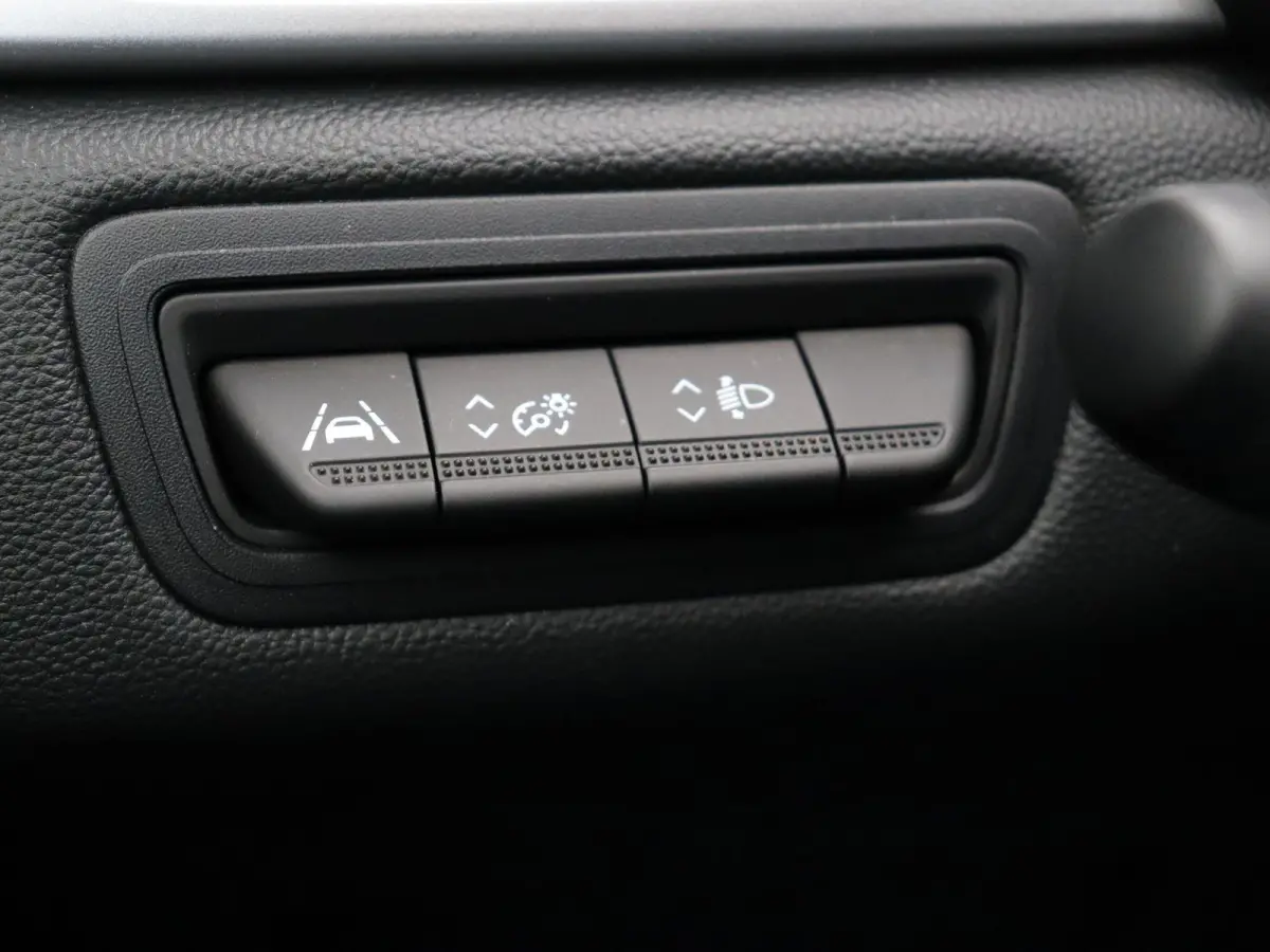 E-Tech Hybrid 145pk Techno | Grootscherm navigatie | Digitaal dashboard | Achteruitrijcamera | Parkeersensoren voor/achter |