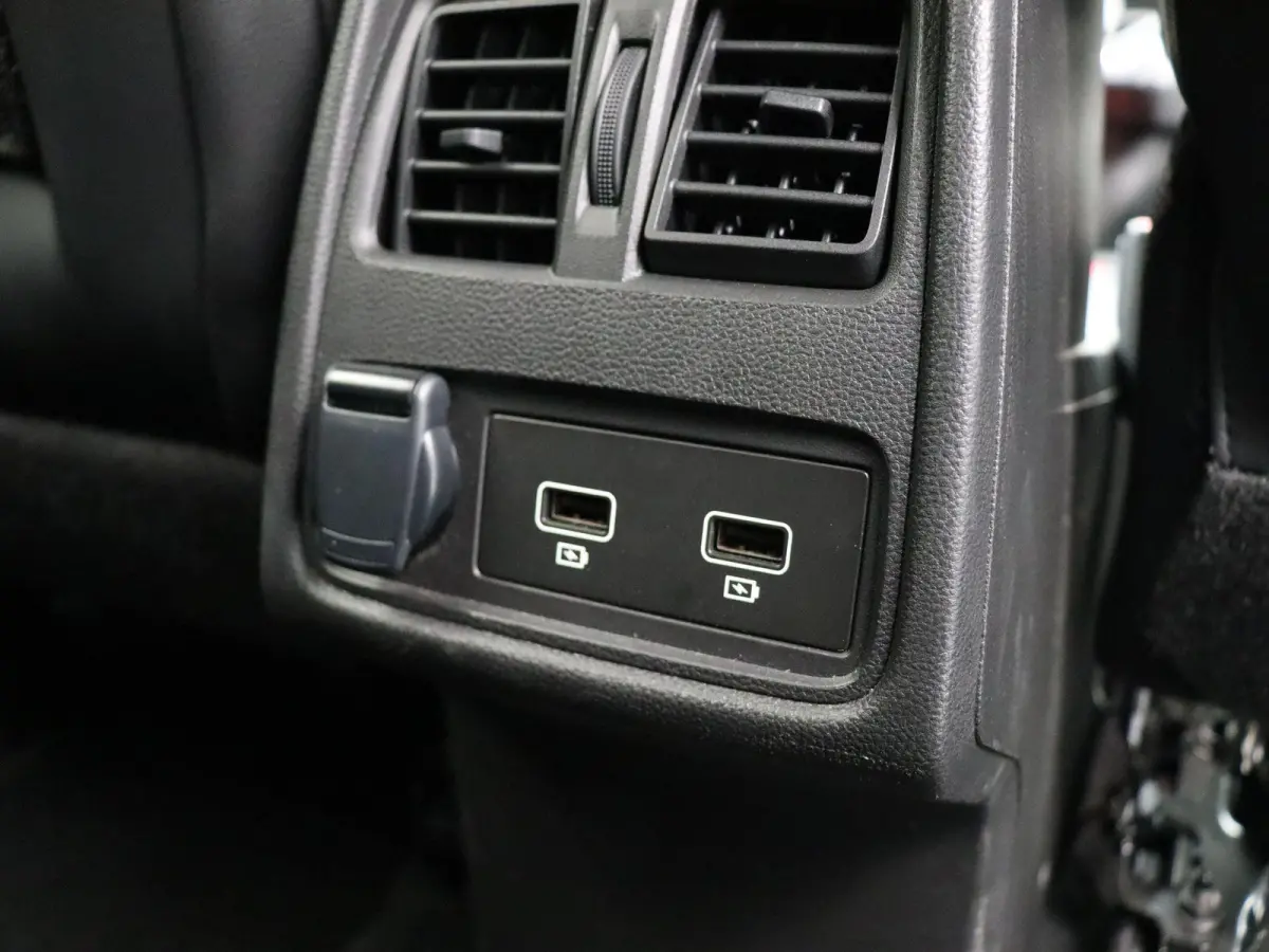 E-Tech Hybrid 145pk Techno | Grootscherm navigatie | Digitaal dashboard | Achteruitrijcamera | Parkeersensoren voor/achter |
