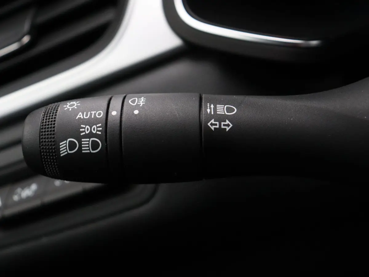 E-Tech Hybrid 145pk Techno | Grootscherm navigatie | Digitaal dashboard | Achteruitrijcamera | Parkeersensoren voor/achter |