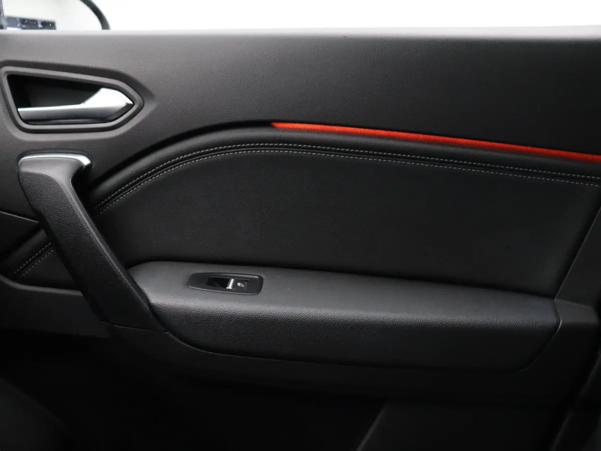 E-Tech Hybrid 145pk Techno | Grootscherm navigatie | Digitaal dashboard | Achteruitrijcamera | Parkeersensoren voor/achter |