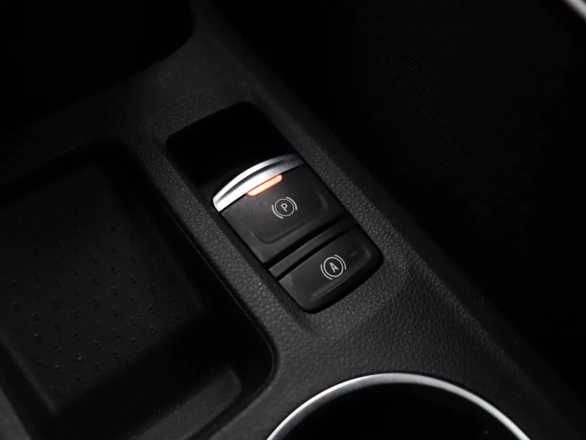 E-Tech Hybrid 145pk Techno | Grootscherm navigatie | Digitaal dashboard | Achteruitrijcamera | Parkeersensoren voor/achter |