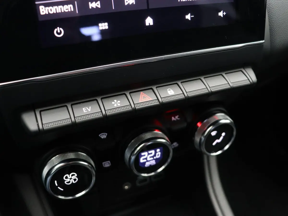 E-Tech Hybrid 145pk Techno | Grootscherm navigatie | Digitaal dashboard | Achteruitrijcamera | Parkeersensoren voor/achter |