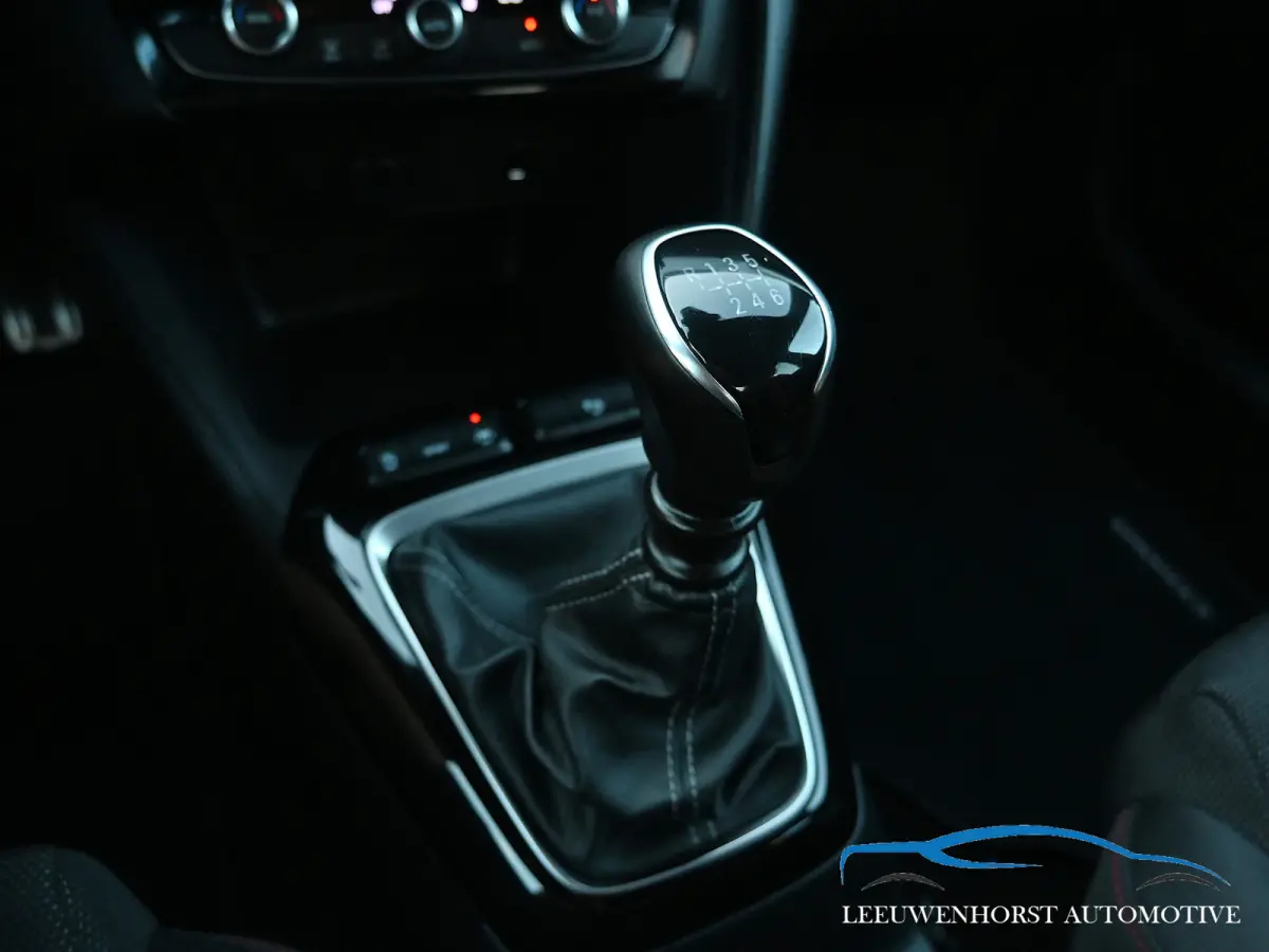 1.2 Level 4, climate, cruise, camera, LED, Apple Car Play, laneassist, NL- dealerauto