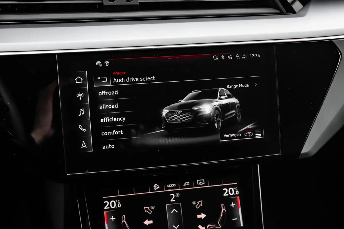 55 quattro Edition 115 kWh | Achteruitrijcamera | Bang & Olufsen | Stoelverwarming | | Achteruitrijcamera | Buitenspiegels elektr. met geheugen | Buitenspiegels elektrisch inklapbaar