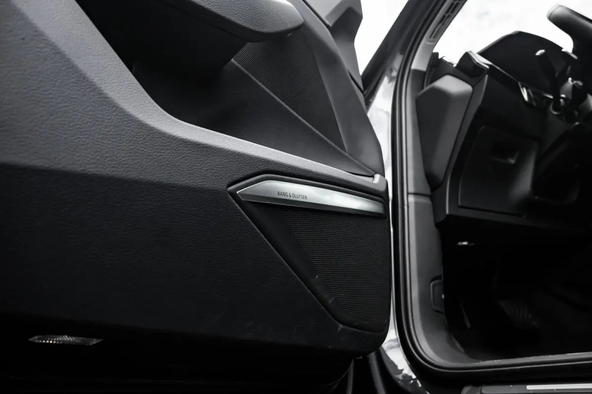 55 quattro Edition 115 kWh | Achteruitrijcamera | Bang & Olufsen | Stoelverwarming | | Achteruitrijcamera | Buitenspiegels elektr. met geheugen | Buitenspiegels elektrisch inklapbaar