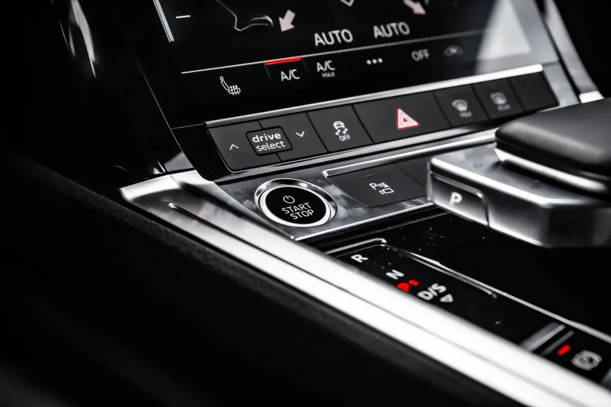 55 quattro Edition 115 kWh | Achteruitrijcamera | Bang & Olufsen | Stoelverwarming | | Achteruitrijcamera | Buitenspiegels elektr. met geheugen | Buitenspiegels elektrisch inklapbaar