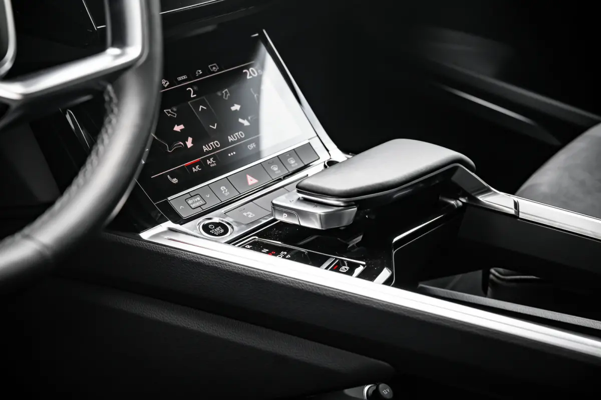 55 quattro Edition 115 kWh | Achteruitrijcamera | Bang & Olufsen | Stoelverwarming | | Achteruitrijcamera | Buitenspiegels elektr. met geheugen | Buitenspiegels elektrisch inklapbaar