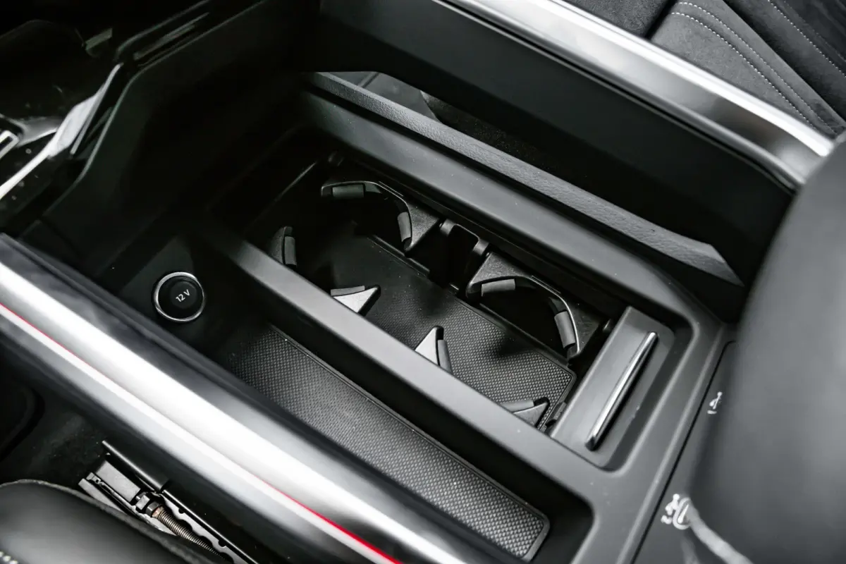 55 quattro Edition 115 kWh | Achteruitrijcamera | Bang & Olufsen | Stoelverwarming | | Achteruitrijcamera | Buitenspiegels elektr. met geheugen | Buitenspiegels elektrisch inklapbaar