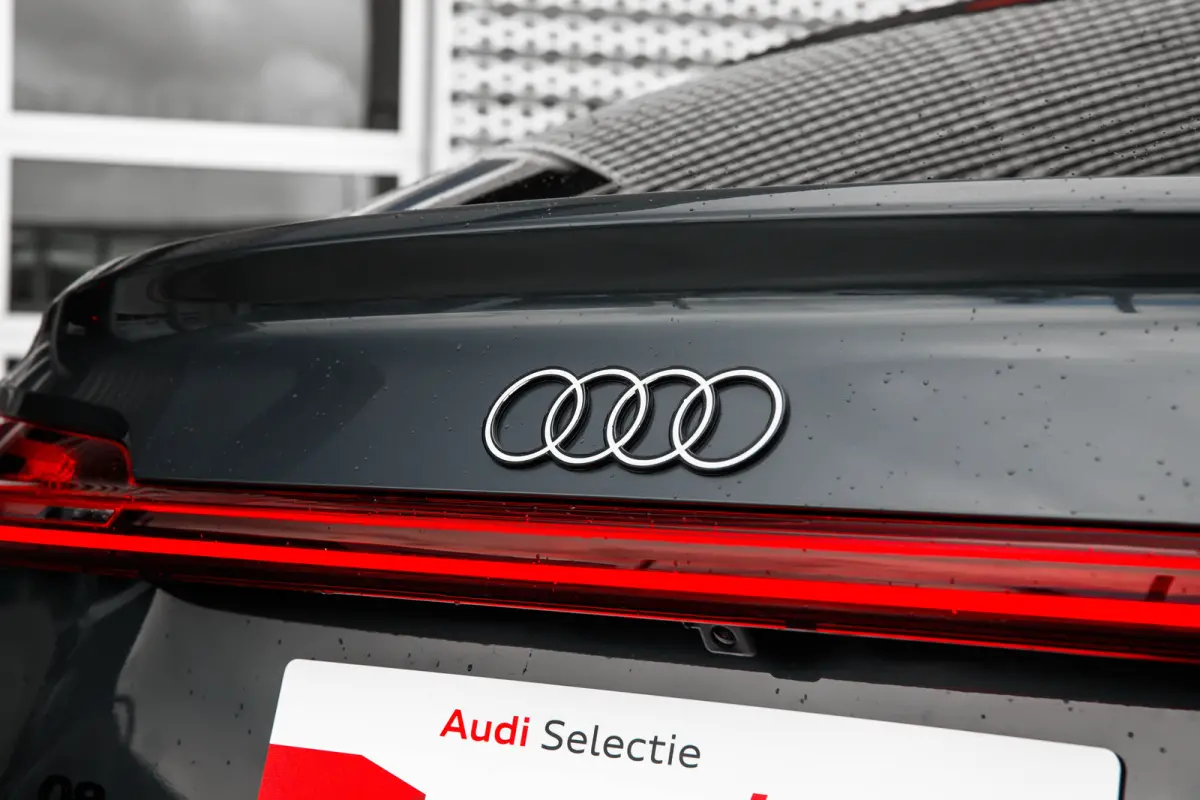 55 quattro Edition 115 kWh | Achteruitrijcamera | Bang & Olufsen | Stoelverwarming | | Achteruitrijcamera | Buitenspiegels elektr. met geheugen | Buitenspiegels elektrisch inklapbaar