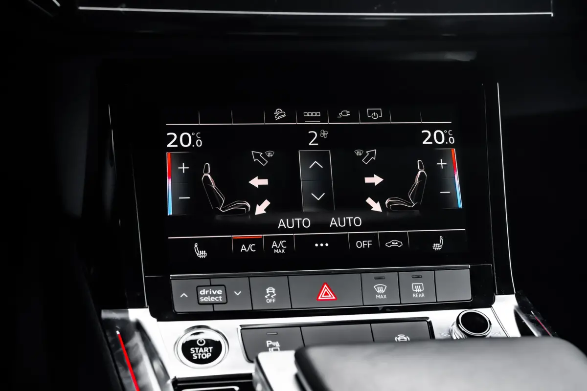 55 quattro Edition 115 kWh | Achteruitrijcamera | Bang & Olufsen | Stoelverwarming | | Achteruitrijcamera | Buitenspiegels elektr. met geheugen | Buitenspiegels elektrisch inklapbaar