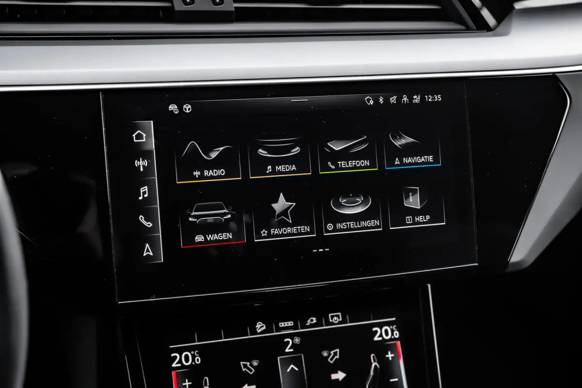 55 quattro Edition 115 kWh | Achteruitrijcamera | Bang & Olufsen | Stoelverwarming | | Achteruitrijcamera | Buitenspiegels elektr. met geheugen | Buitenspiegels elektrisch inklapbaar