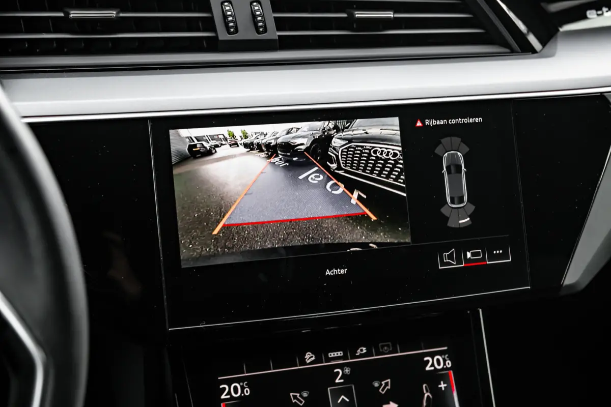 55 quattro Edition 115 kWh | Achteruitrijcamera | Bang & Olufsen | Stoelverwarming | | Achteruitrijcamera | Buitenspiegels elektr. met geheugen | Buitenspiegels elektrisch inklapbaar