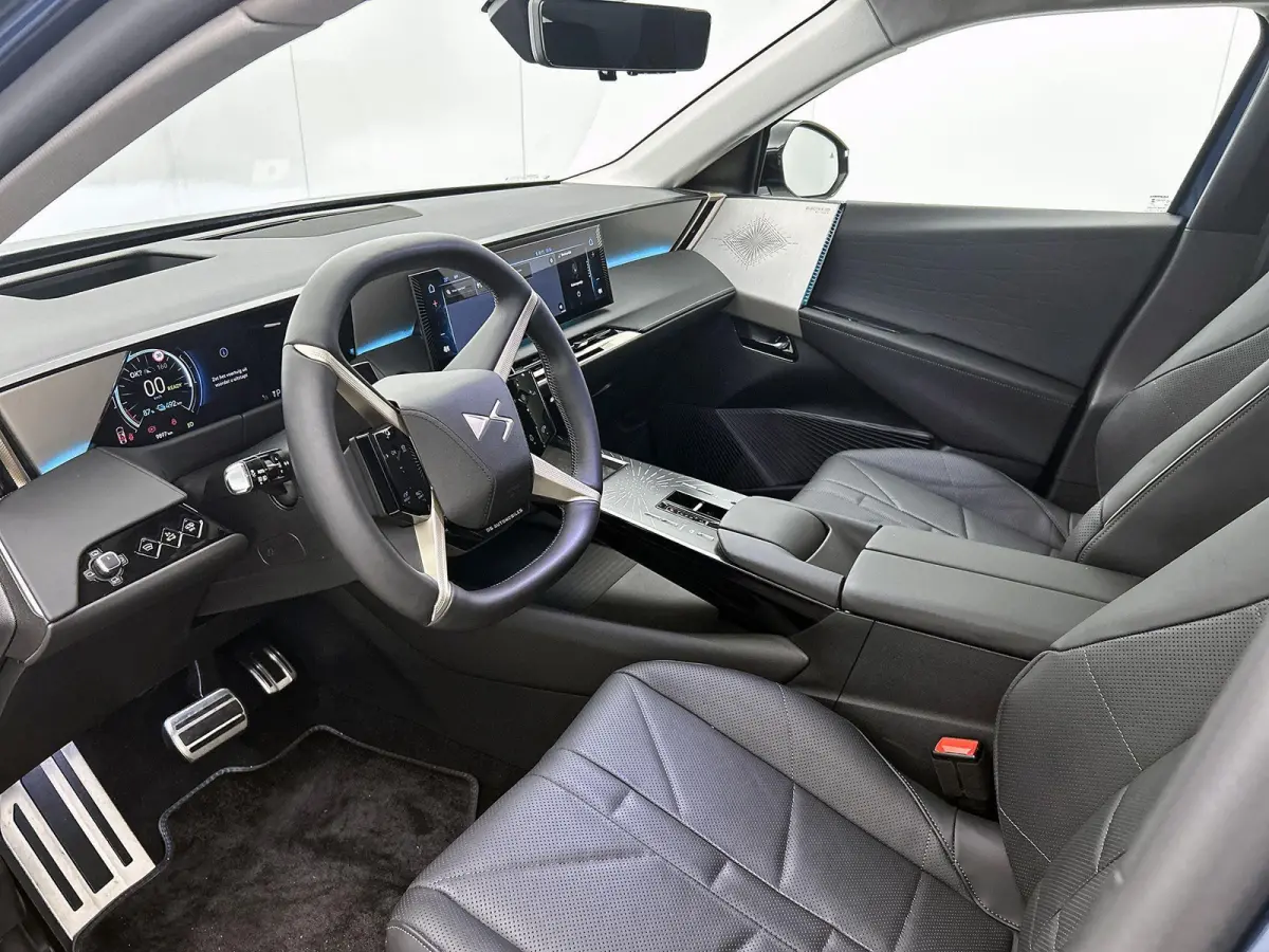 AWD Long Range Étoile Absolute Comfort Tech 97 kWh | 360 Camera | Adaptieve Cruise Control | Head-Up Display | Climate Control | Glazendak | Afneembare Trekhaak | Elektrische Klep | Elektri