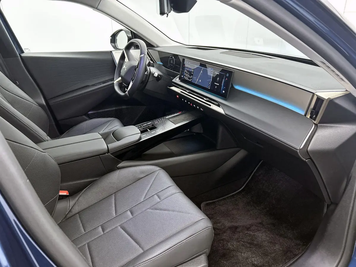 AWD Long Range Étoile Absolute Comfort Tech 97 kWh | 360 Camera | Adaptieve Cruise Control | Head-Up Display | Climate Control | Glazendak | Afneembare Trekhaak | Elektrische Klep | Elektri