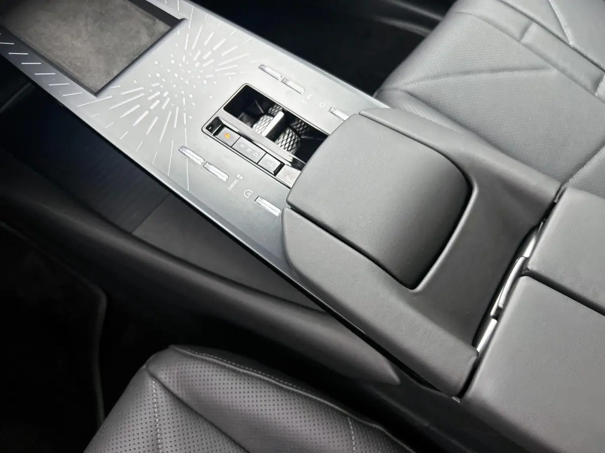 AWD Long Range Étoile Absolute Comfort Tech 97 kWh | 360 Camera | Adaptieve Cruise Control | Head-Up Display | Climate Control | Glazendak | Afneembare Trekhaak | Elektrische Klep | Elektri