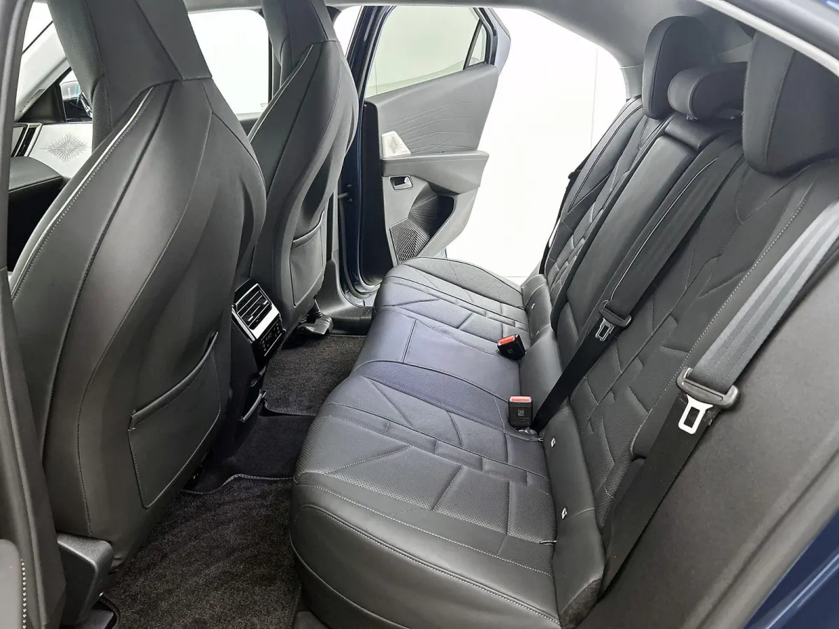 AWD Long Range Étoile Absolute Comfort Tech 97 kWh | 360 Camera | Adaptieve Cruise Control | Head-Up Display | Climate Control | Glazendak | Afneembare Trekhaak | Elektrische Klep | Elektri