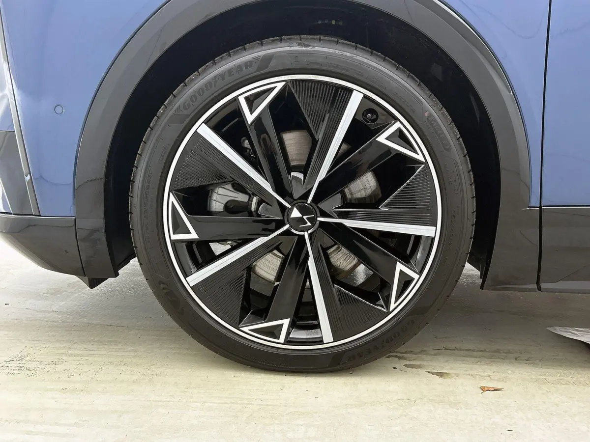 AWD Long Range Étoile Absolute Comfort Tech 97 kWh | 360 Camera | Adaptieve Cruise Control | Head-Up Display | Climate Control | Glazendak | Afneembare Trekhaak | Elektrische Klep | Elektri