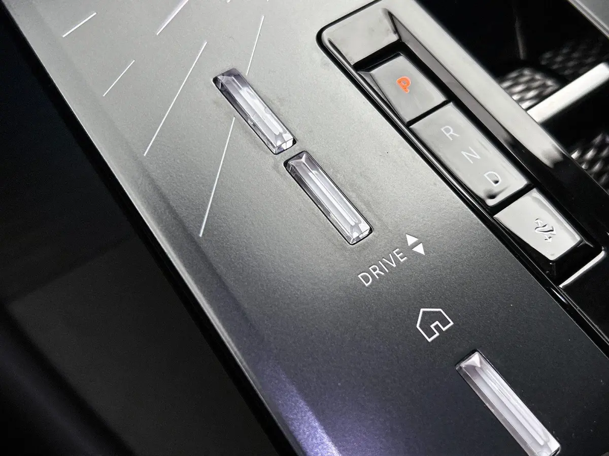 AWD Long Range Étoile Absolute Comfort Tech 97 kWh | 360 Camera | Adaptieve Cruise Control | Head-Up Display | Climate Control | Glazendak | Afneembare Trekhaak | Elektrische Klep | Elektri