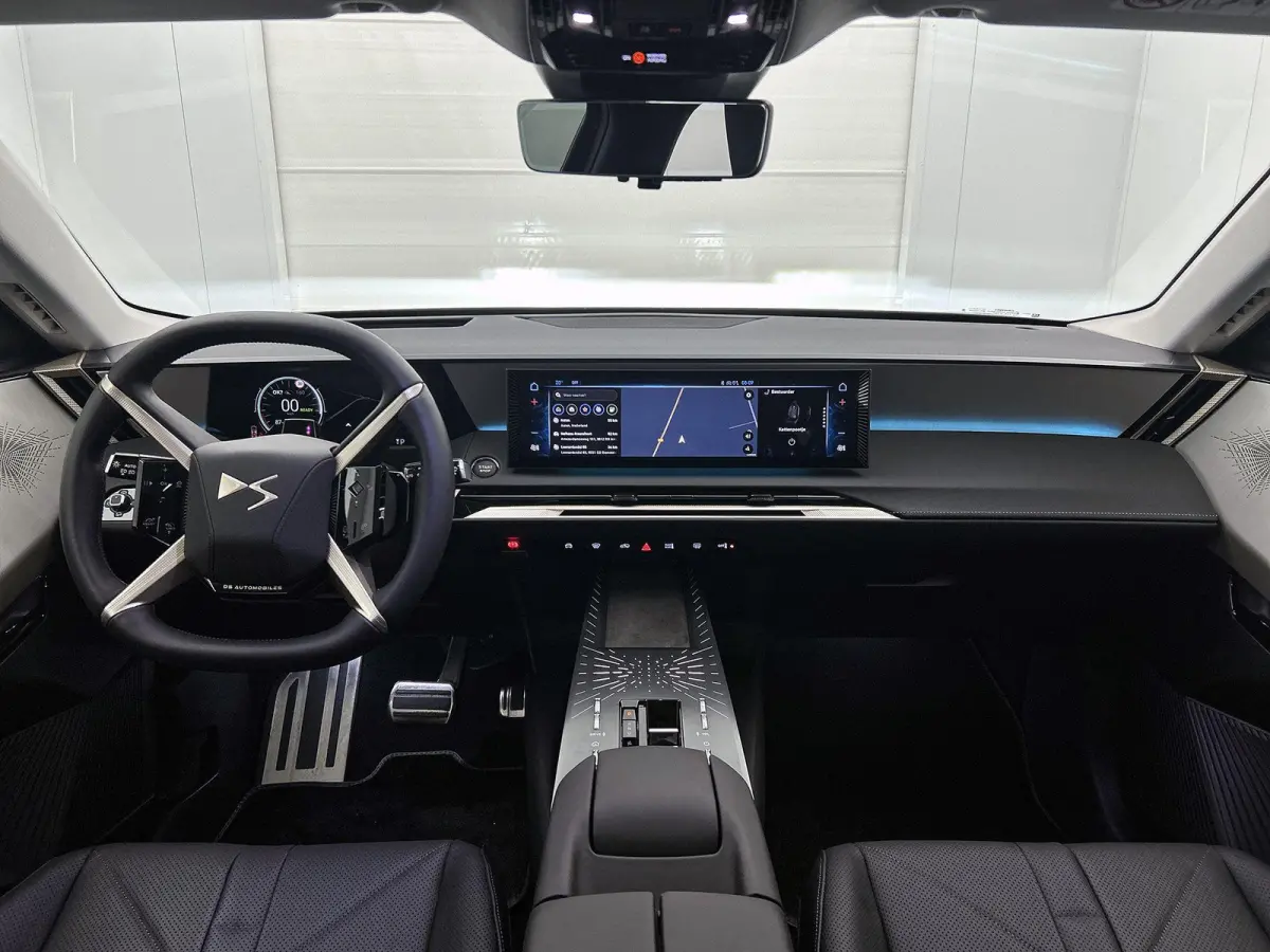 AWD Long Range Étoile Absolute Comfort Tech 97 kWh | 360 Camera | Adaptieve Cruise Control | Head-Up Display | Climate Control | Glazendak | Afneembare Trekhaak | Elektrische Klep | Elektri