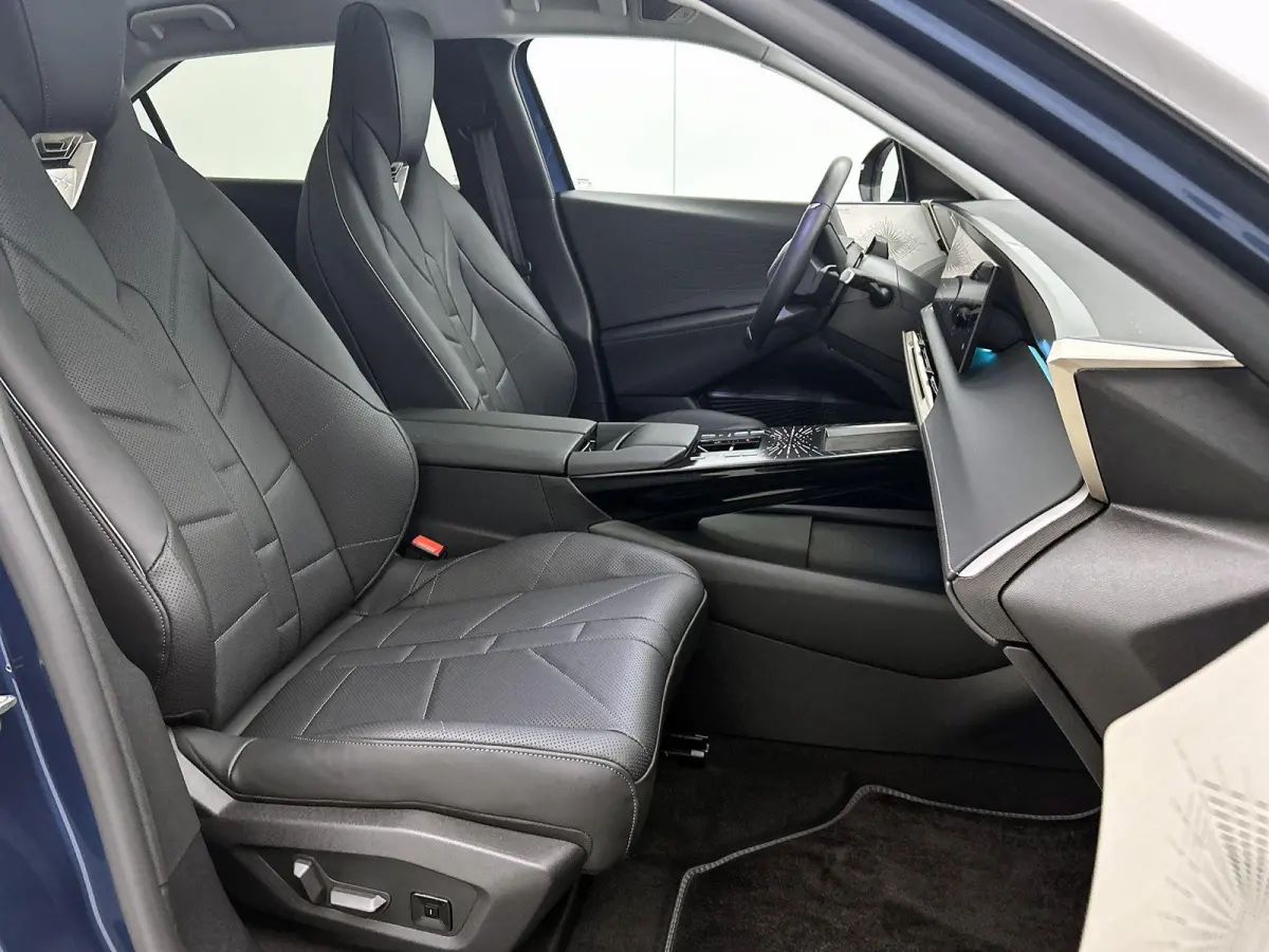 AWD Long Range Étoile Absolute Comfort Tech 97 kWh | 360 Camera | Adaptieve Cruise Control | Head-Up Display | Climate Control | Glazendak | Afneembare Trekhaak | Elektrische Klep | Elektri