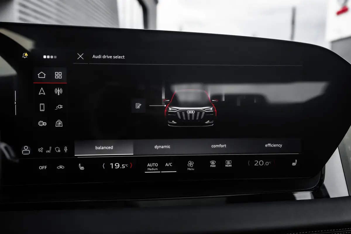 edition performance 100 kWh | Panoramadak | 360 Camera | Trekhaak | Memory | | Apple Carplay/Android Auto|telefoonintegratie premium | Elektrisch bedienbare achterklep | Full-LED koplampen