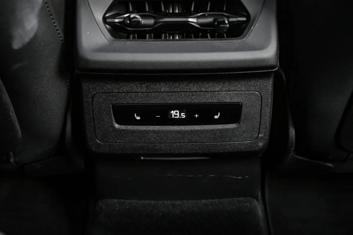 edition performance 100 kWh | Panoramadak | 360 Camera | Trekhaak | Memory | | Apple Carplay/Android Auto|telefoonintegratie premium | Elektrisch bedienbare achterklep | Full-LED koplampen