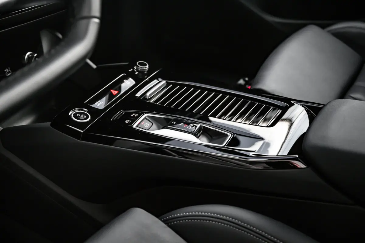 edition performance 100 kWh | Panoramadak | 360 Camera | Trekhaak | Memory | | Apple Carplay/Android Auto|telefoonintegratie premium | Elektrisch bedienbare achterklep | Full-LED koplampen