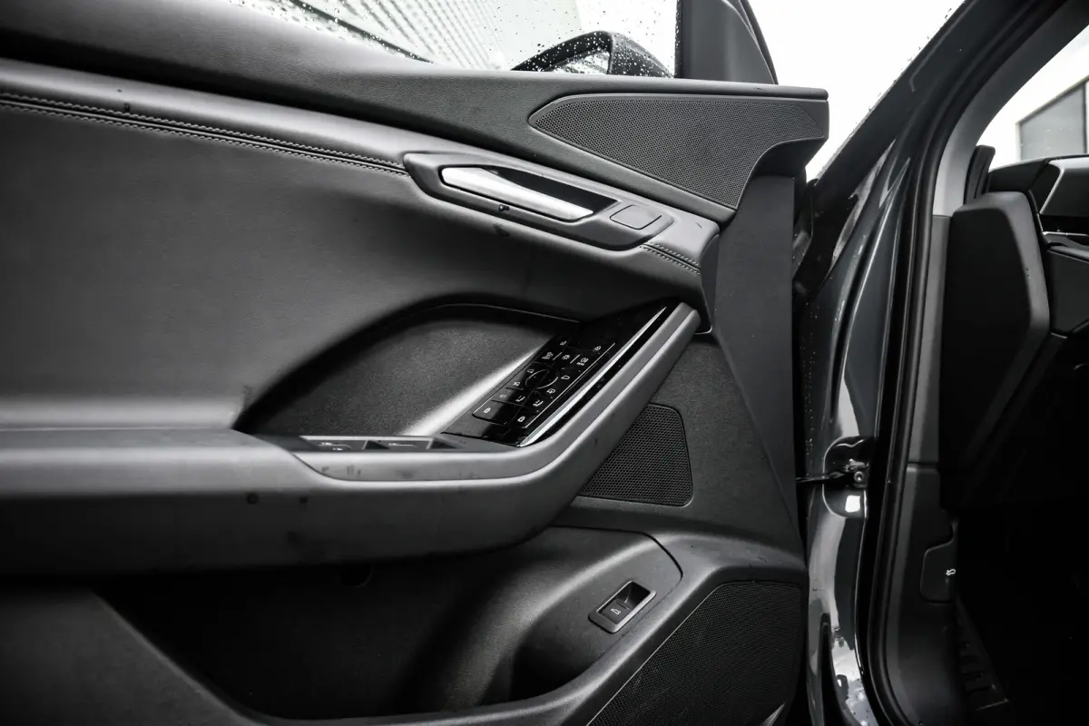 edition performance 100 kWh | Panoramadak | 360 Camera | Trekhaak | Memory | | Apple Carplay/Android Auto|telefoonintegratie premium | Elektrisch bedienbare achterklep | Full-LED koplampen