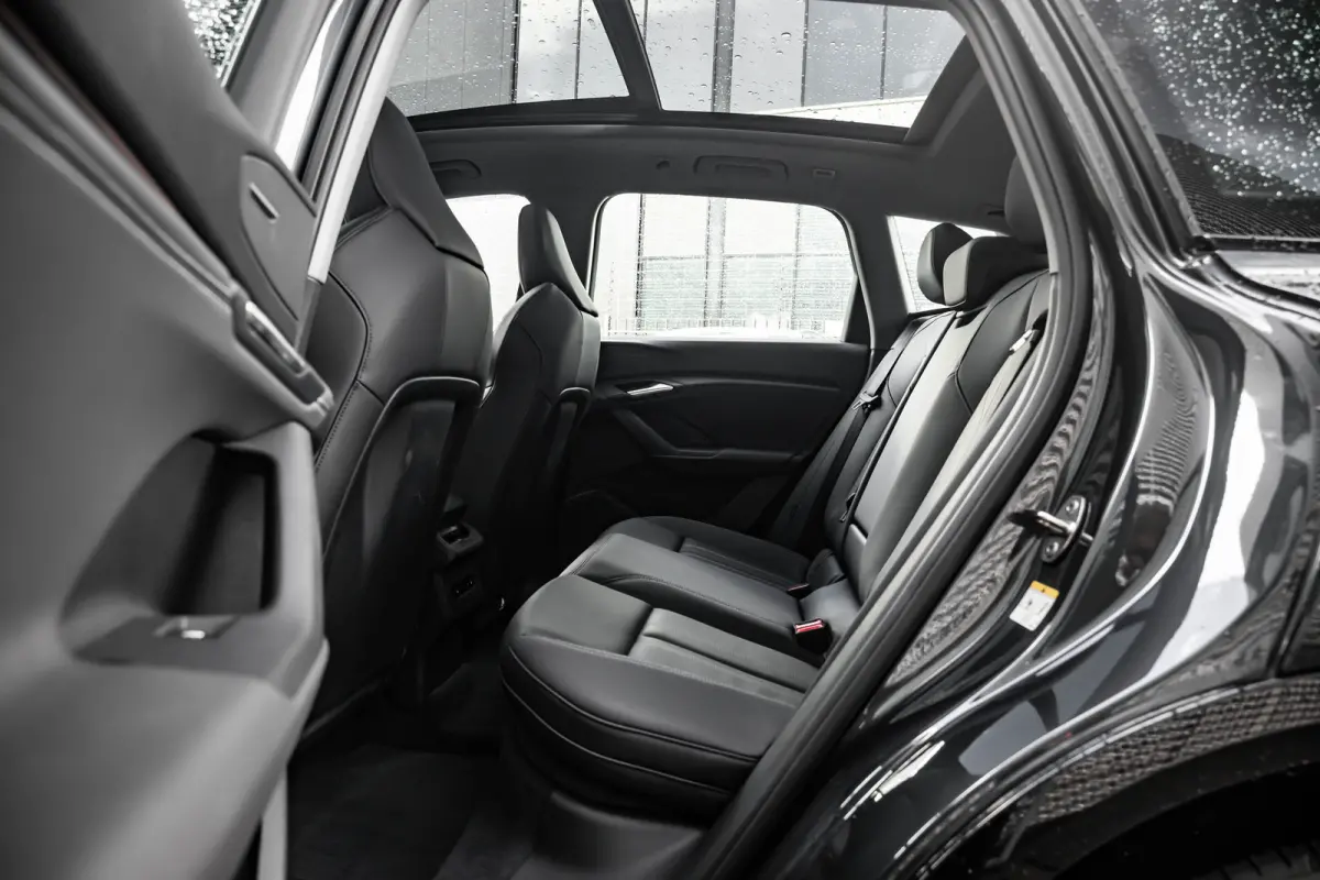 edition performance 100 kWh | Panoramadak | 360 Camera | Trekhaak | Memory | | Apple Carplay/Android Auto|telefoonintegratie premium | Elektrisch bedienbare achterklep | Full-LED koplampen
