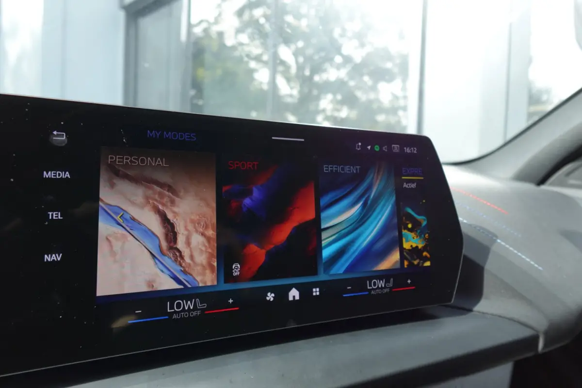 120 M Sport Design Edition PANO KEYLESS CAM