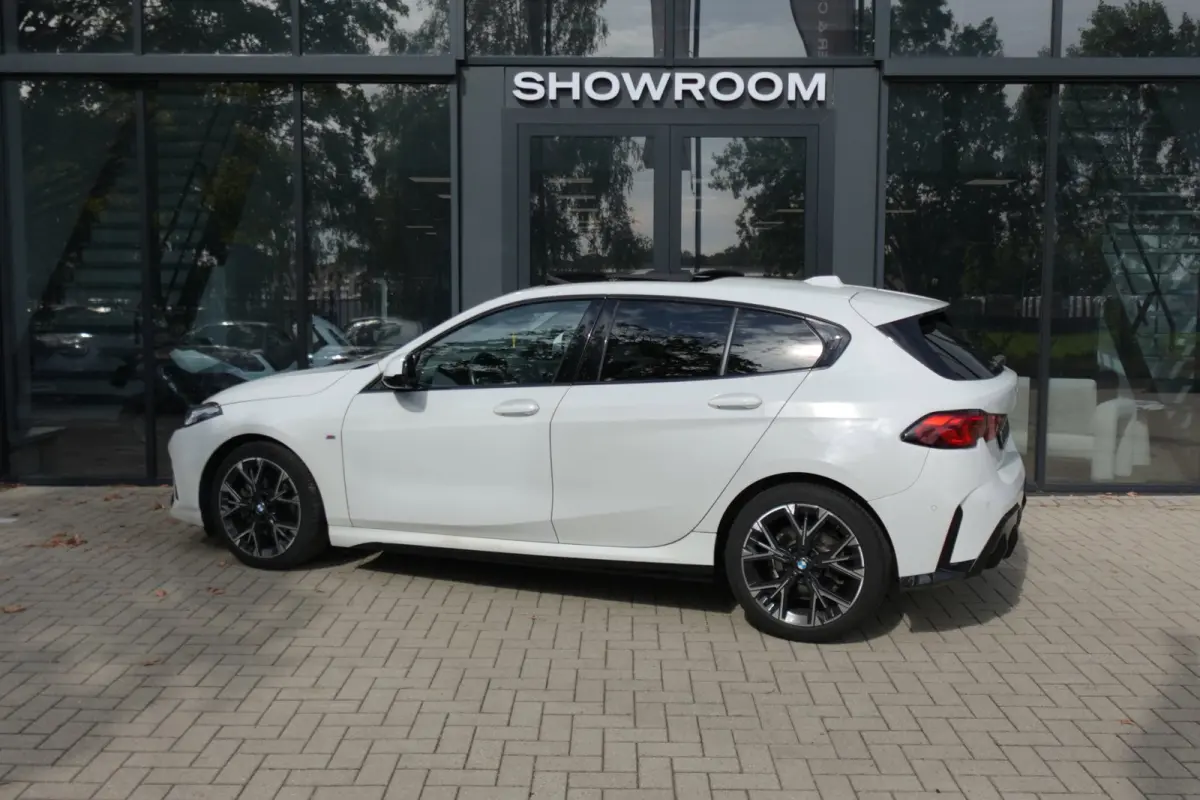 120 M Sport Design Edition PANO KEYLESS CAM